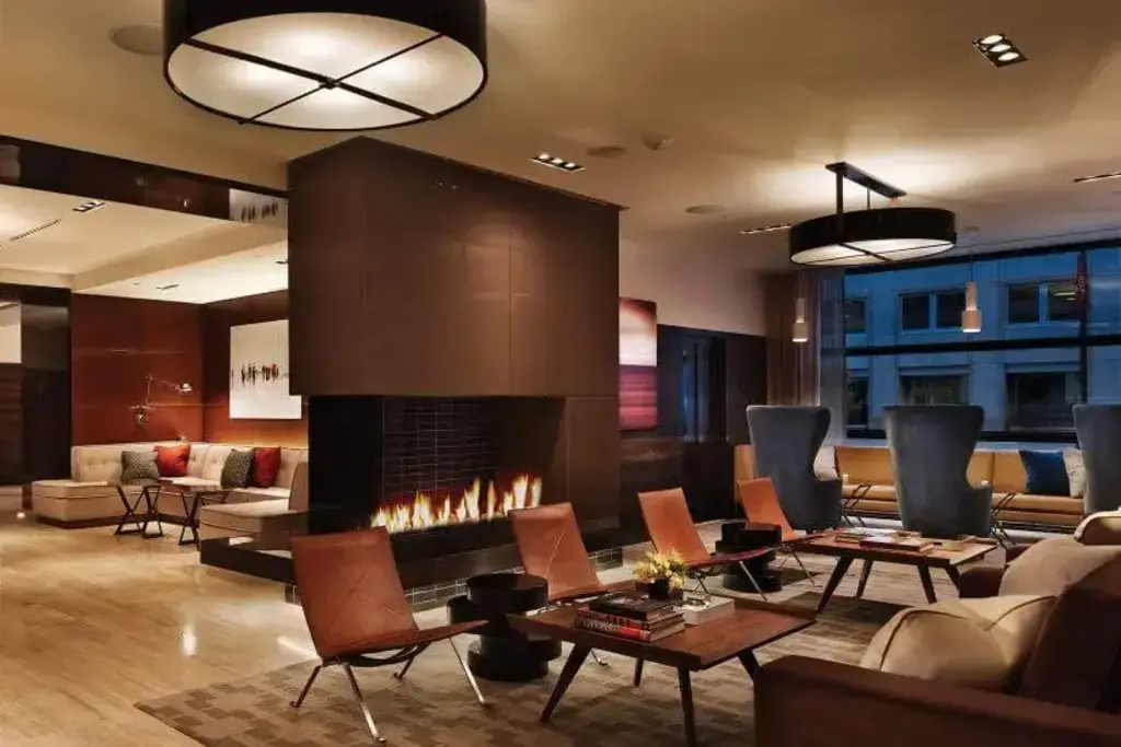 a.lounge, AKA White House