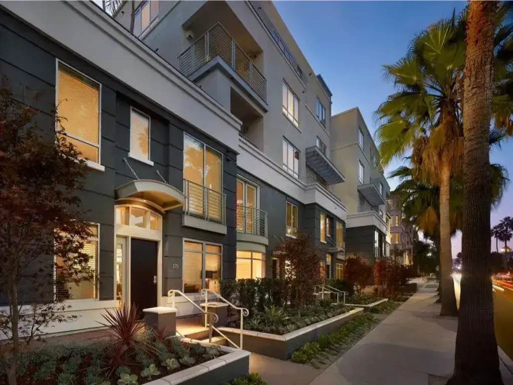 AKA Beverly Hills, Furnished Townhouses